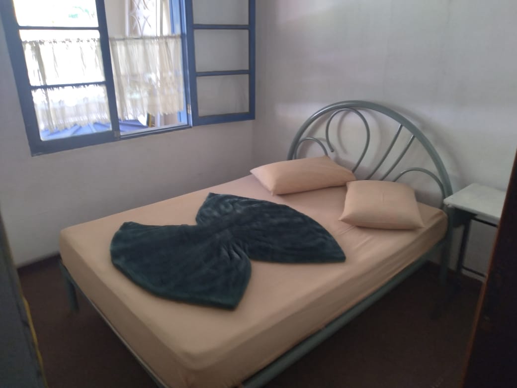 (Sítio Santa Rita - FORA DA ALDEIA, a 200 metros da portaria) Quarto de casal