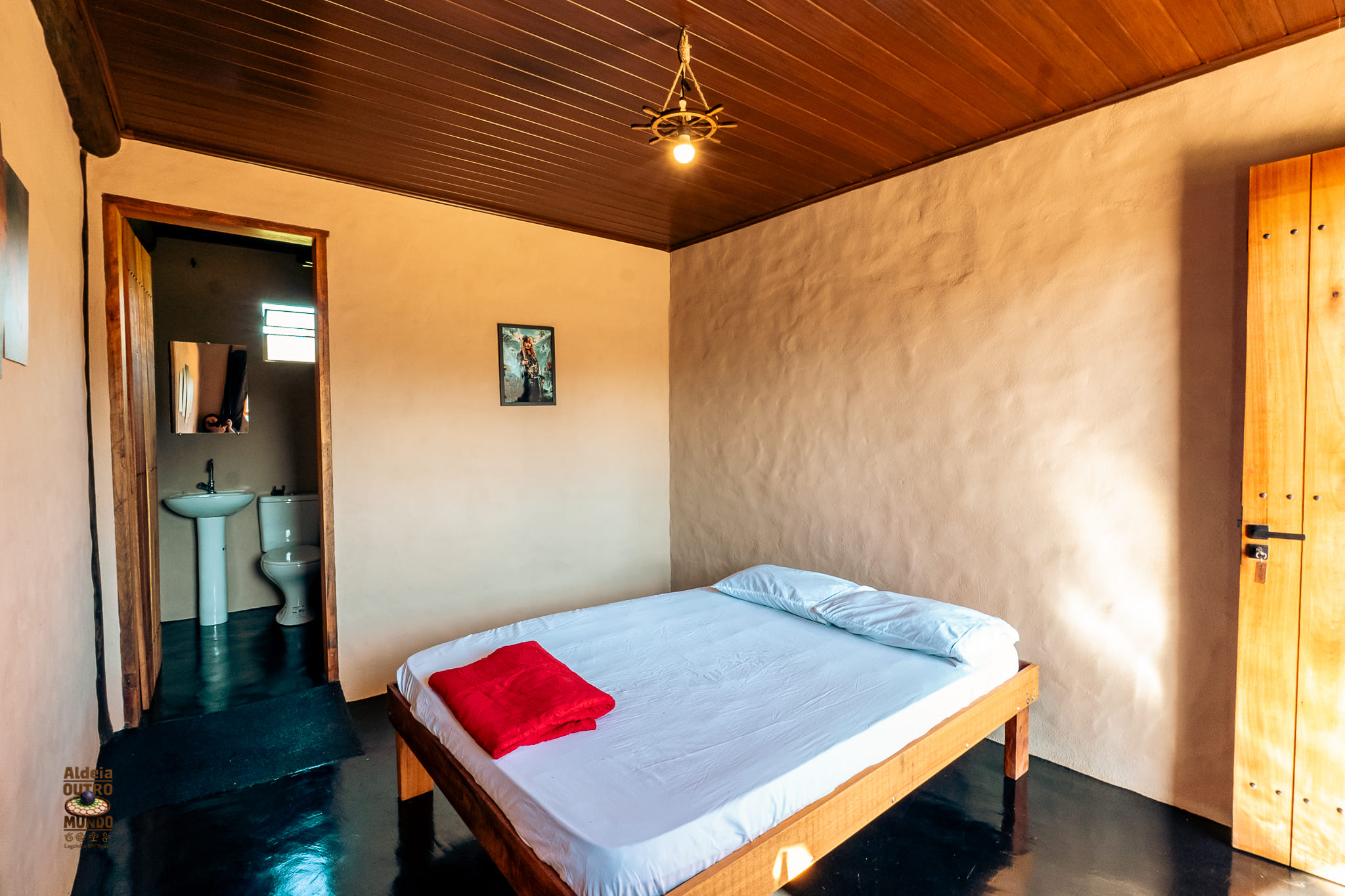 (Casa Pirata - DENTRO DA ALDEIA, a 200 metros da Pista Principal) Suíte para casal